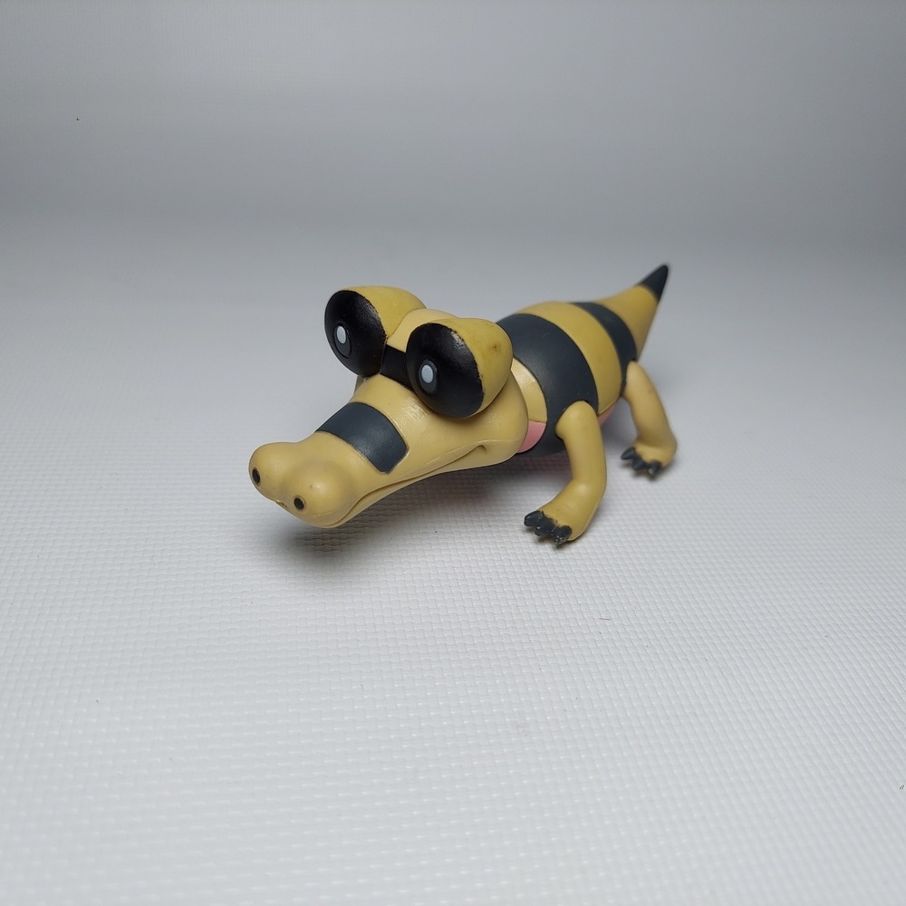 Nintendo Pokemon Sandile 2011‎ Jakks Pacific Action Figure Tan Black Pink Croc